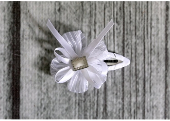 Biały Kwiatek Ozdobny - Spinka Dekoracyjna