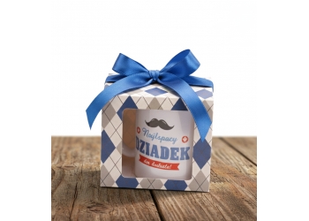 kubek zapakowany z kokardką